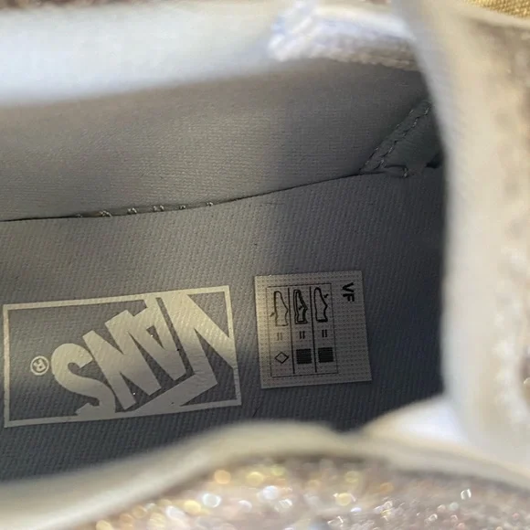 Vans - Picture 7 of 8